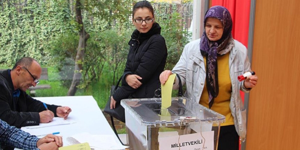 İlk gün Almanya'da 6 bin 634 kişi oy kullandı