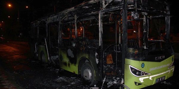 Diyarbakr'da yolcu otobsn yolcular varken yaktlar
