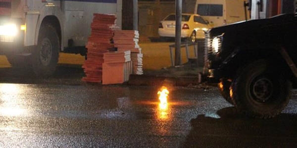 Siirt'te polis araçlarına molotoflu saldırı