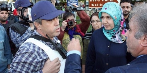 HDP'li vekil polis megafonuyla da��l�n uyar�s� yapt�