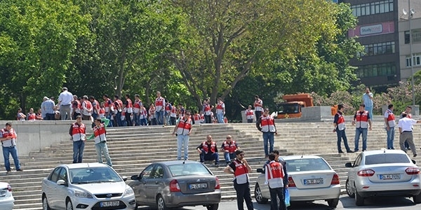 Taksim metro istasyonu tekrar ulaşıma açıldı