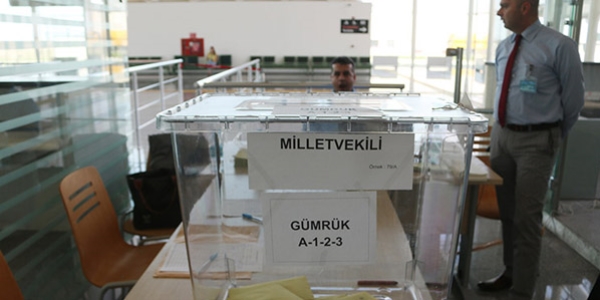 Yurt dışında kaç seçmen sandık başına gitti?
