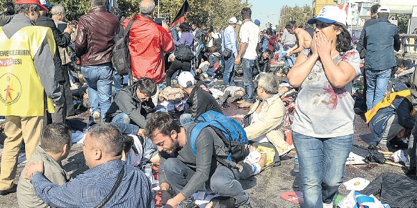'Bombaları üzerlerine sararken gördüm'