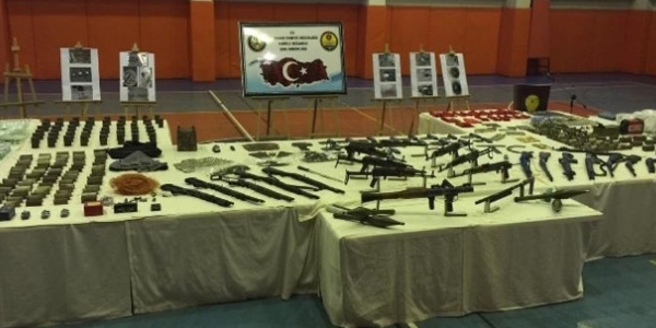 Diyarbakır Sur'dan cephanelik çıktı