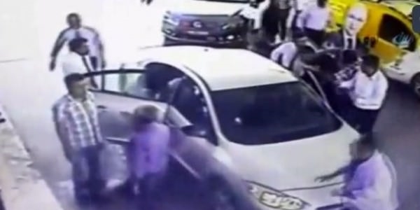 40 MHP'li, 3 genci dövünce konvoy durdurulmuş/Video