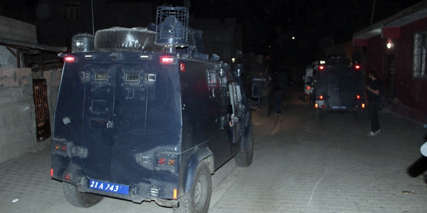 Diyarbakır'da polise bombalı saldırı: 1 yaralı