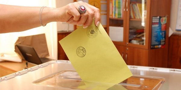 MHP düşüyor, Ak Parti'nin küskünleri dönüyor