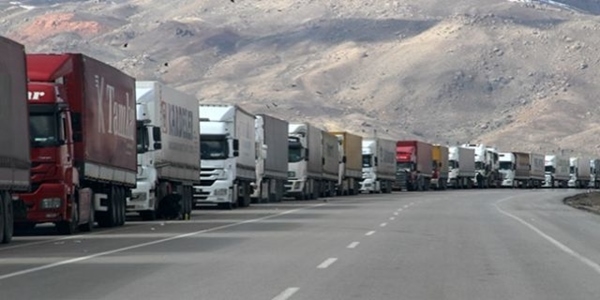 Gürbulak Gümrük Kapısı'nda 16 kilometrelik tır kuyruğu