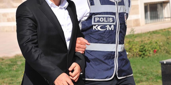 Uşak'ta 'FETÖ' üyesi iş adamı bir kişi teslim oldu