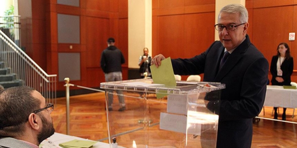 ABD'de ilk 2 g�nde 7 bin 34 T�rk vatanda�� oy kulland�