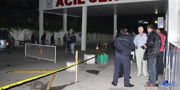 Acil önünde baba ve oğula kurşun yağmuru: 2 ölü