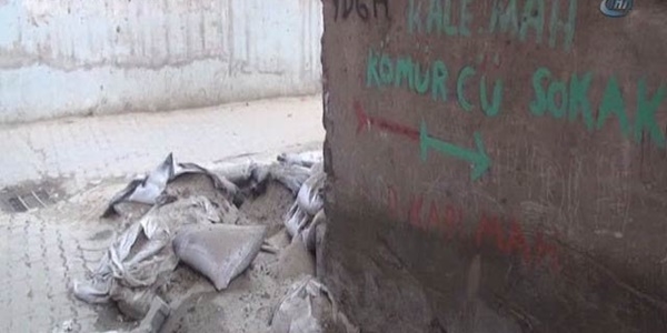 Vatandaşlar uyardı polis bombalı tuzağa düşmedi