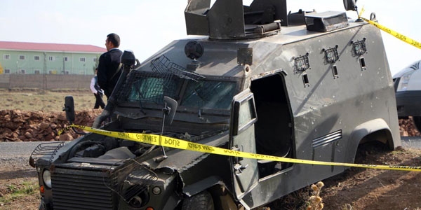 Polis aracları devrildi: 2 şehit, 3 yaralı!