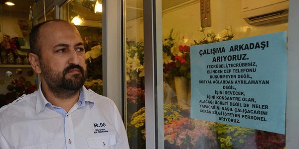 İş ilanı: Tecrübe şart değil, az telefon kullansın!