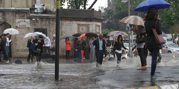 İstanbul'da akşam saatlerinde kuvvetli yağış bekleniyor