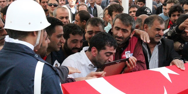 Kaza �ehitleri son yolculu�una u�urlan�yor