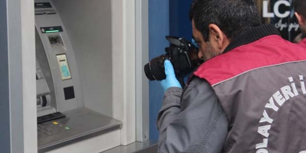 Vatandaşın dikkati Bankamatikteki düzeneği açığa çıkardı