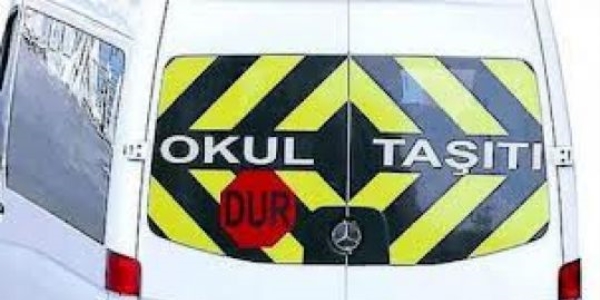 Öğrenci servisi devrildi: 12 yaralı