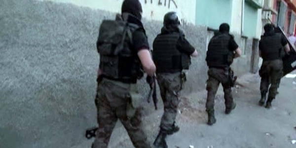 Operasyona itiraz eden 2 Subay tutuklandı