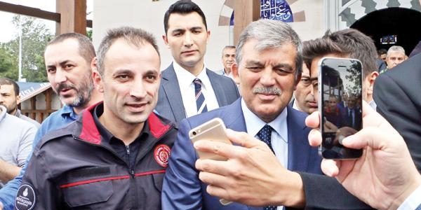 Gül'den 'Cuma cemaati hareketi' iddiası