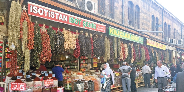 Terör olayları bölge halkını vurdu inadına kepenkler açık