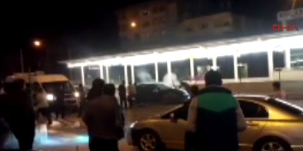 Kavgayı ayırmak isteyen komiser yardımcısı ölümden döndü