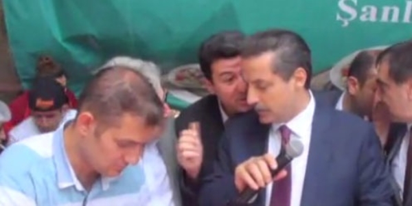 Faruk Çelik'in konuşması sırasında bomba paniği!