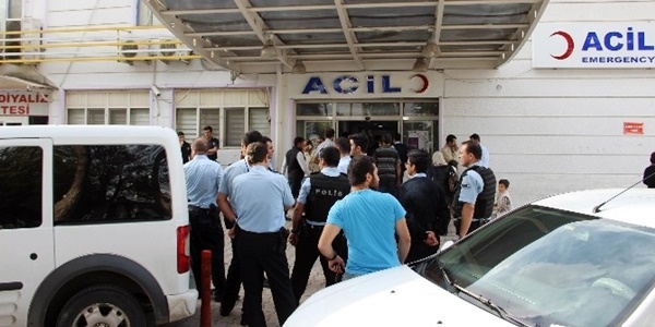 Polis e�i silahla intihara kalk��t�