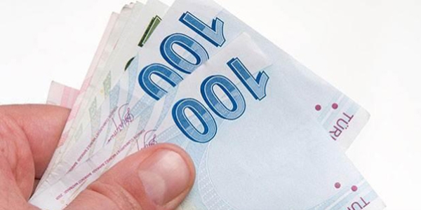 Dolandırcılara 150 bin lirayı kendi eli ile verdi