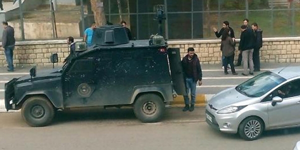 Diyarbakır'da 2 İtalyan gazeteci gözaltına alındı