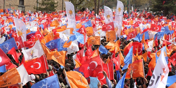 Ak Parti'de bıçak sırtı durumu devam ediyor