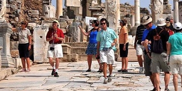 Turizm gelirleri düştü
