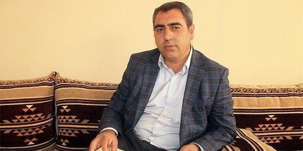 Diyarbakır'da asılan afişe bölge halkından tepki