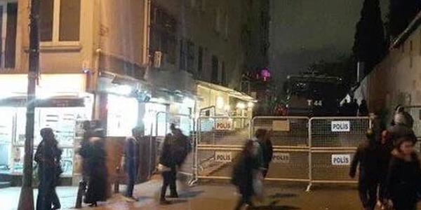 Cumhuriyet gazetesi önünde saldırı ihbarı önlemi
