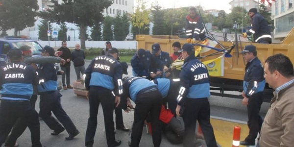 Zabıtalar eylem yapan işçileri dövdü