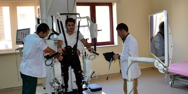 Robotik cihaz sayesinde daha erken yürüyebiliyorlar
