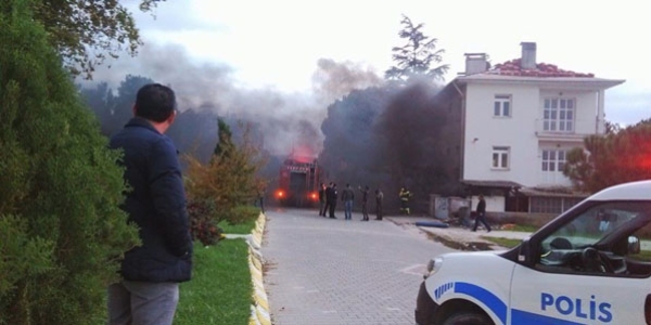Tadilat yapılan banka şubesinde yangın çıktı