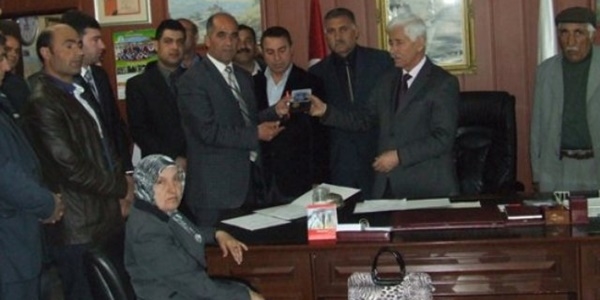 Muş'ta eski belediye başkanı gözaltına alındı