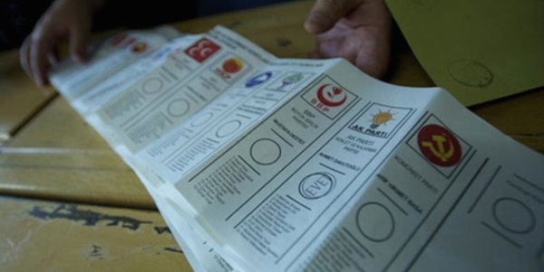 Oy pusulası fotoğrafını çekenler hakkında işlem