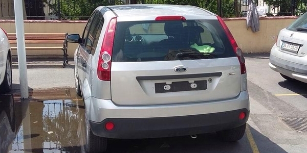 �stanbul'da okul �nlerindeki plakas�z ara�lara cezai i�lem