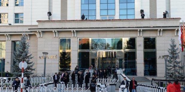 Partilerin genel merkezlerinde son durum