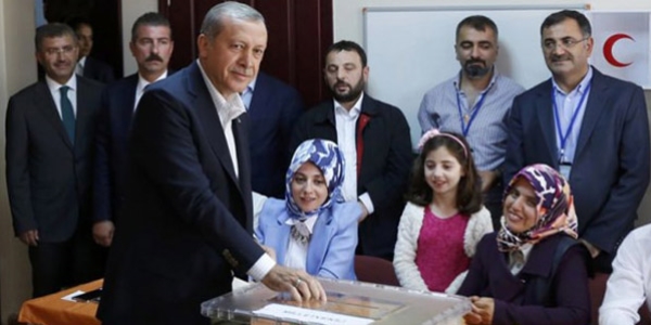 Erdoğan'ın oy kullandığı sandıktan AK Parti birinci parti çıktı
