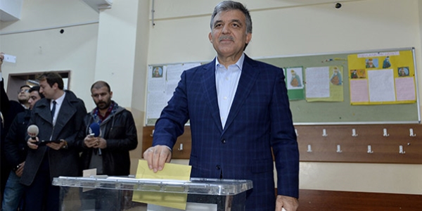 Abdullah Gül'ün oy kullandığı sandıktan AK Parti birinci çıktı