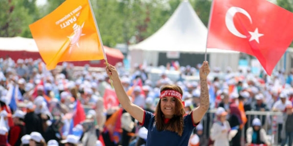 AK Parti, 5 ayda oylarını %20 yükseltti