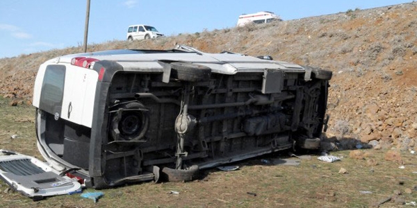 Kahramanmara'ta yolcu minibs devrildi: 11 yaral