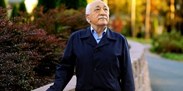 İzmir'de Gülen'e de yakalama kararı
