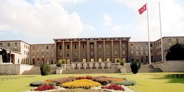 Meclis Başkanlığı için Ak Parti'de üç isim