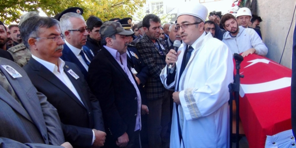 Şehit polis memuru memleketinde toprağa verildi