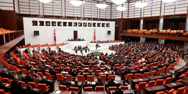 AK Parti ilk kadn Meclis Bakan'n seebilir