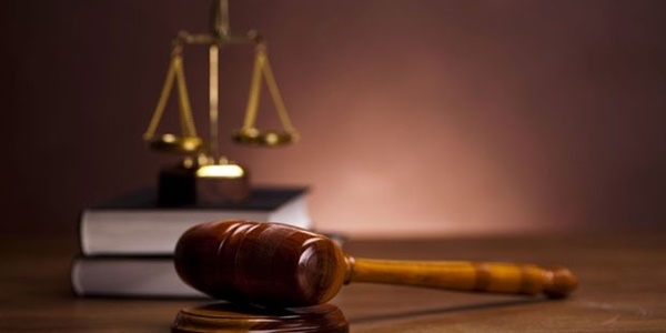Boşanma davasında kadına nafaka ve tazminat cezası